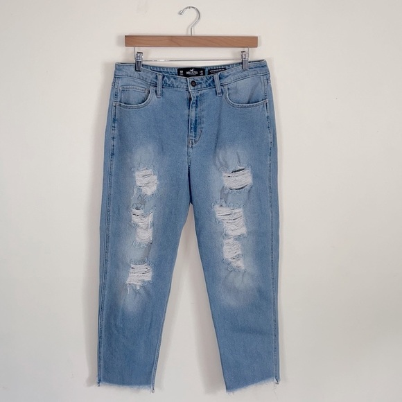 Hollister Ultra High-Rise Distressed Mom Jean - Picture 1 of 6